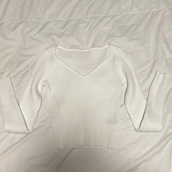 white long sleeve - Picture 1 of 1